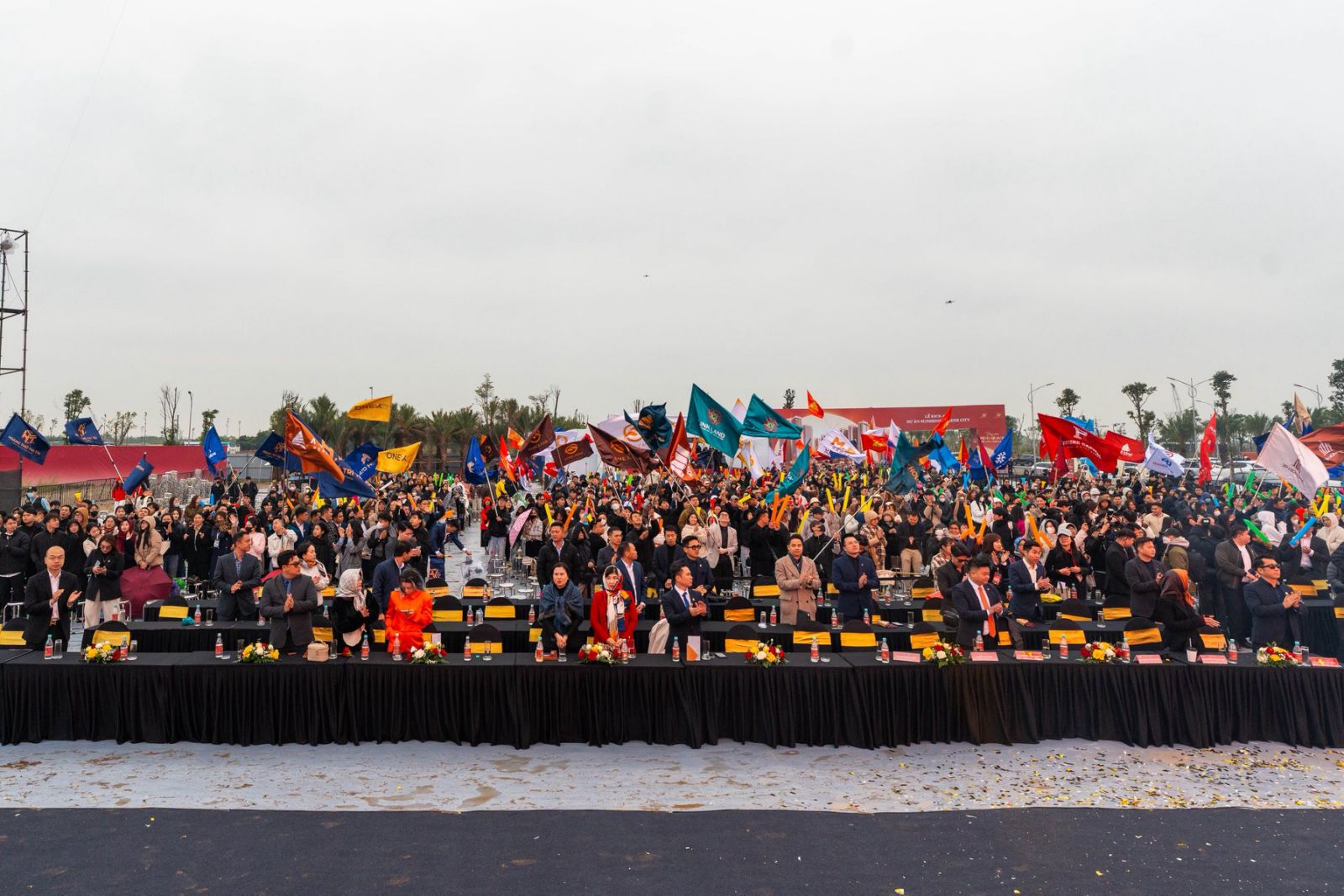 Gần 5.000 chiến binh sales “bùng nổ” khí thế tại Kick-off giai đoạn 2 Sunshine Legend City