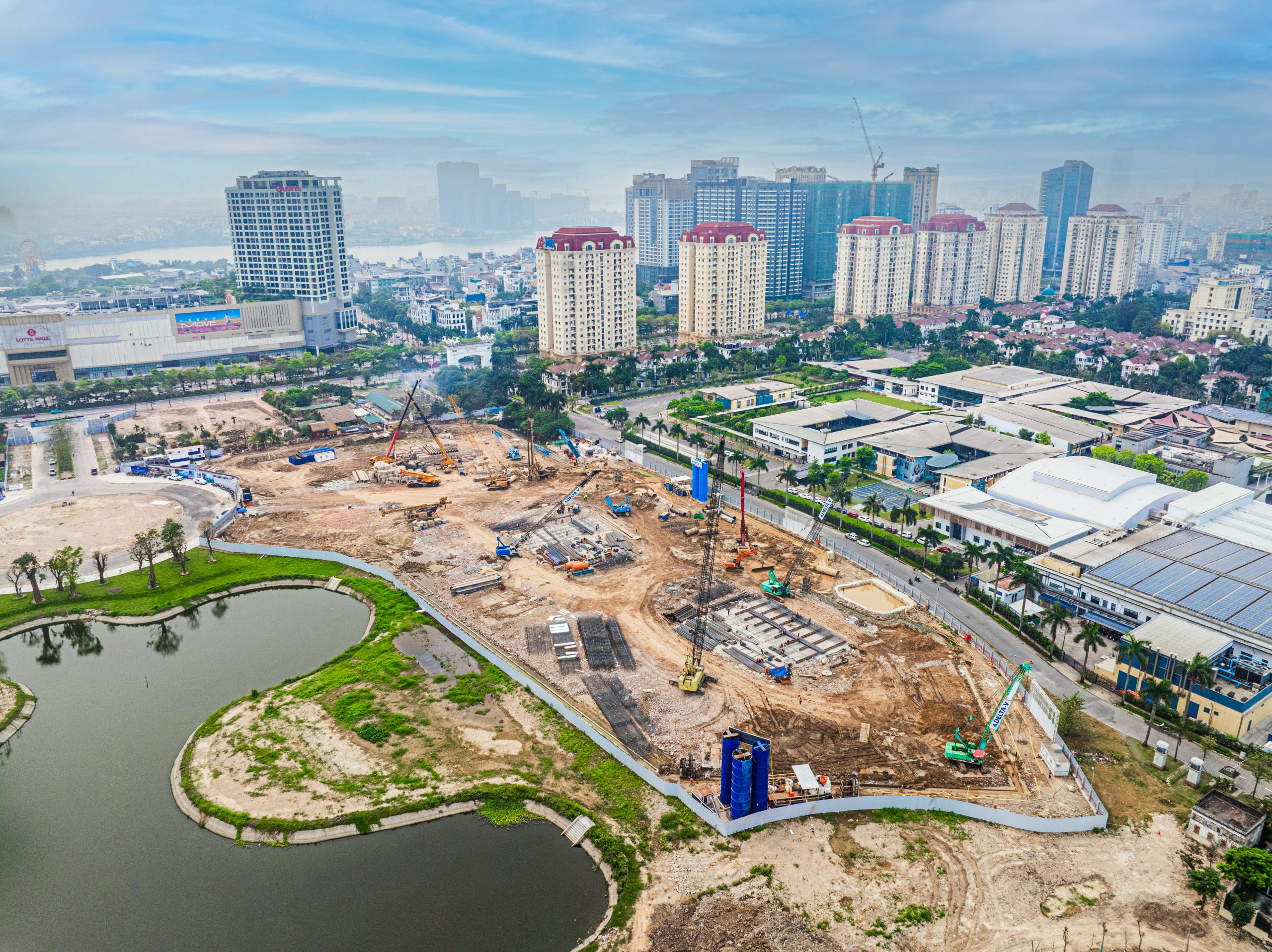 Cập nhật tiến độ siêu tổ hợp hàng hiệu Tây Hồ Tây: Nhân công thiết bị đổ bộ, tăng tốc thi công cả ngày lẫn đêm